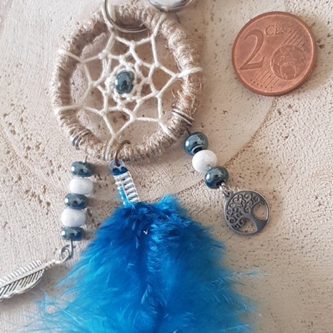 Mini capteur de rêves bijoux de sacs, ou à suspendre ficelle/écru, plume bleue