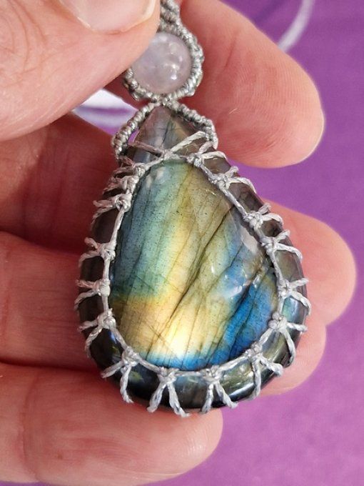 Pendentif labradorite bleue et dorée 