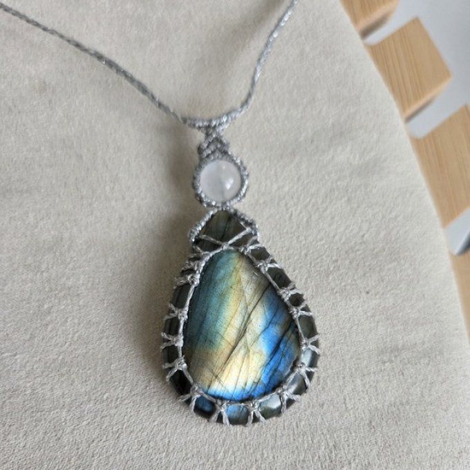 Pendentif labradorite bleue et dorée 